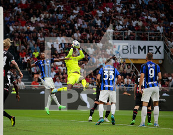 2022-09-03 - Mike Maignan of Ac Milan during the Italian Serie A tootball match between Ac Milan and Fc Inter on 03 of September 2022 at Giuseppe Meazza _ San Siro Siro stadium in Milan, Italy. Photo Nderim Kaceli - AC MILAN VS INTER - FC INTERNAZIONALE - ITALIAN SERIE A - SOCCER