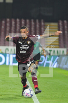 2022-09-16 - Pasquale Mazzocchi in action  during the Serie A match between US Salernitana 1919 and US Lecce at Stadio Arechi   - US SALERNITANA VS US LECCE - ITALIAN SERIE A - SOCCER