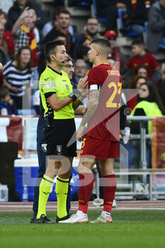 2022-11-13 - Referee Antonio Rapuano and Gianluca Mancini of A.S. Roma during the 15th day of the Serie A Championship between A.S. Roma vs Torino F.C. on November 13, 2022 at the Stadio Olimpico, Rome, Italy. - AS ROMA VS TORINO FC - ITALIAN SERIE A - SOCCER