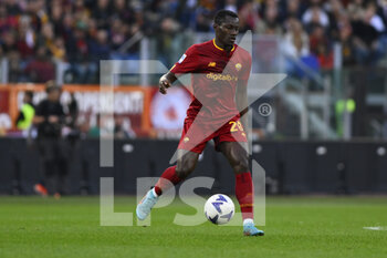2022-11-13 - Mady Camara of A.S. Roma during the 15th day of the Serie A Championship between A.S. Roma vs Torino F.C. on November 13, 2022 at the Stadio Olimpico, Rome, Italy. - AS ROMA VS TORINO FC - ITALIAN SERIE A - SOCCER
