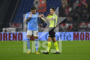 2022-11-10 - Referee Alberto Santoro and Sergej Milinković-Savić of S.S. LAZIO during the 14th day of the Serie A Championship between S.S. Lazio vs A.C. Monza on November 10, 2022 at the Stadio Olimpico in Rome, Italy. - SS LAZIO VS AC MONZA - ITALIAN SERIE A - SOCCER