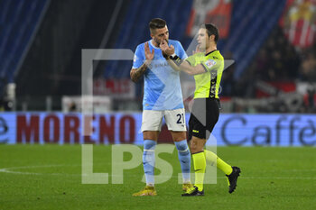 2022-11-10 - Referee Alberto Santoro and Sergej Milinković-Savić of S.S. LAZIO during the 14th day of the Serie A Championship between S.S. Lazio vs A.C. Monza on November 10, 2022 at the Stadio Olimpico in Rome, Italy. - SS LAZIO VS AC MONZA - ITALIAN SERIE A - SOCCER