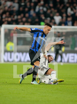 2022-11-06 - Lautaro Martinez of Fc Inter and Manuel Locatelli of Juventus Fc during the Italian Serie A, football match between Juventus Fc and Inter Fc, on 06 November 2022, at Allianz Stadium, Turin, Italy  Photo Nderim Kaceli - JUVENTUS FC VS INTER - FC INTERNAZIONALE - ITALIAN SERIE A - SOCCER