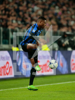 2022-11-06 - Denzel Dumfries of Fc Inter during the Italian Serie A, football match between Juventus Fc and Inter Fc, on 06 November 2022, at Allianz Stadium, Turin, Italy  Photo Nderim Kaceli - JUVENTUS FC VS INTER - FC INTERNAZIONALE - ITALIAN SERIE A - SOCCER