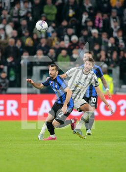2022-11-06 - Manuel Locatelli of Juventus Fc and Henrikh Mkhitaryan of Fc Inter during the Italian Serie A, football match between Juventus Fc and Inter Fc, on 06 November 2022, at Allianz Stadium, Turin, Italy  Photo Nderim Kaceli - JUVENTUS FC VS INTER - FC INTERNAZIONALE - ITALIAN SERIE A - SOCCER