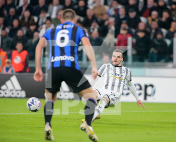 2022-11-06 - Filip Kostic of Juventus Fc assisting Nicolo Faggioli of Juventus Fc for the second goal during the Italian Serie A, football match between Juventus Fc and Inter Fc, on 06 November 2022, at Allianz Stadium, Turin, Italy  Photo Nderim Kaceli - JUVENTUS FC VS INTER - FC INTERNAZIONALE - ITALIAN SERIE A - SOCCER