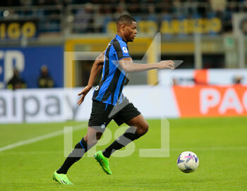 2022-10-01 - Denzel Dumfries of Fc Inter during the Italian Serie A, Football match between Fc Inter and As Roma on October 1, 2022 at San Siro Stadium, Milan, Italy. Photo Nderim Kaceli - INTER - FC INTERNAZIONALE VS AS ROMA - ITALIAN SERIE A - SOCCER
