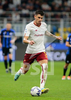 2022-10-01 - Roger Ibanez of As Roma during the Italian Serie A, Football match between Fc Inter and As Roma on October 1, 2022 at San Siro Stadium, Milan, Italy. Photo Nderim Kaceli - INTER - FC INTERNAZIONALE VS AS ROMA - ITALIAN SERIE A - SOCCER
