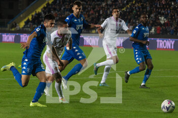 2022-11-11 - Bonaiuto Cristian Cremones hindered by Parisi Fabiano Empoli - EMPOLI FC VS US CREMONESE - ITALIAN SERIE A - SOCCER