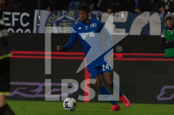2022-11-11 - Ebuehi Tryonne Efe Empoli carries the ball - EMPOLI FC VS US CREMONESE - ITALIAN SERIE A - SOCCER