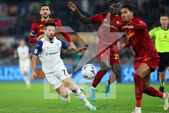 2022-11-06 - Felipe Anderson of Lazio kicks the ball (L) during the Italian championship Serie A football match between AS Roma and SS Lazio on November 6, 2022 at Stadio Olimpico in Rome, Italy - FOOTBALL - ITALIAN CHAMP - AS ROMA V SS LAZIO - ITALIAN SERIE A - SOCCER