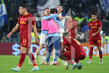 2022-11-06 - Players of Lazio celebrate at the end of the Italian championship Serie A football match between AS Roma and SS Lazio on November 6, 2022 at Stadio Olimpico in Rome, Italy - FOOTBALL - ITALIAN CHAMP - AS ROMA V SS LAZIO - ITALIAN SERIE A - SOCCER