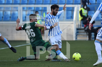 2022-01-22 - Gaetano Masucci (Pisa) and Luca  Mora (Spal) fight for the ball - SPAL VS AC PISA - ITALIAN SERIE B - SOCCER