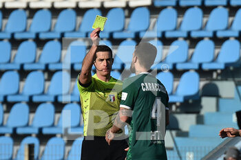 2022-01-22 - The referee Giovanni Ayroldi shows yellow card to Antonio Caracciolo (Pisa) - SPAL VS AC PISA - ITALIAN SERIE B - SOCCER