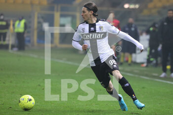 2022-01-21 - Dennis Man of PARMA CALCIO in action during the Serie B match between Parma Calcio and Frosinone Calcio at Ennio Tardini on January 21, 2022 in Parma, Italy. - PARMA CALCIO VS FROSINONE CALCIO - ITALIAN SERIE B - SOCCER