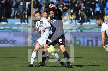 2022-02-12 - Ernesto Torregrossa (Pisa) hampered by Davide  Agazzi (Ternana) - AC PISA VS TERNANA CALCIO - ITALIAN SERIE B - SOCCER