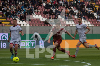 2022-02-12 - Kupisz Tomasz Reggina carries the ball - REGGINA 1914 VS FC CROTONE - ITALIAN SERIE B - SOCCER