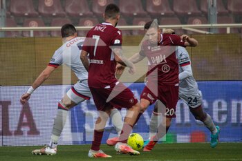 2022-02-12 - Tomasz Kupisz Reggina carries the ball - REGGINA 1914 VS FC CROTONE - ITALIAN SERIE B - SOCCER