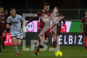 2022-02-12 - Tumminello Marco Reggina carries the ball - REGGINA 1914 VS FC CROTONE - ITALIAN SERIE B - SOCCER