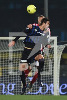2022-02-15 - Head tackle by Lorenzo Lucca (Pisa) and Sebastien De Maio (Vicenza) - AC PISA VS LR VICENZA - ITALIAN SERIE B - SOCCER