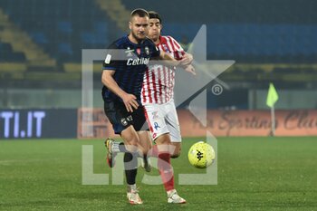2022-02-15 - George Puscas (Pisa) thwarted by Filippo Ranocchia (Vicenza) - AC PISA VS LR VICENZA - ITALIAN SERIE B - SOCCER