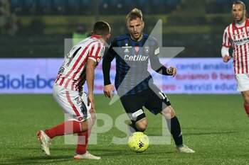 2022-02-15 - Giuseppe Sibilli (Pisa) hampered by Nicola  Dalmonte (Vicenza) - AC PISA VS LR VICENZA - ITALIAN SERIE B - SOCCER