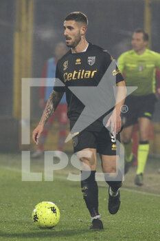 2022-02-15 - Gennaro Tutino of PARMA CALCIO in action during the Serie B match between US Cremona and Parma Calcio at Giovanni Zini on February 15, 2022 in Cremona, Italy. - US CREMONESE VS PARMA CALCIO - ITALIAN SERIE B - SOCCER