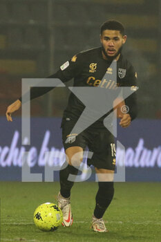 2022-02-15 - Simon Sohm of PARMA CALCIO in action during the Serie B match between US Cremona and Parma Calcio at Giovanni Zini on February 15, 2022 in Cremona, Italy. - US CREMONESE VS PARMA CALCIO - ITALIAN SERIE B - SOCCER