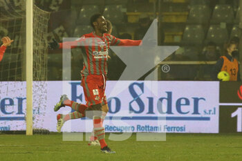 2022-02-15 - Diomande Yann Gondo of US CREMONESE celebrates after scoring a goal during the Serie B match between US Cremonese and Parma Calcio at Giovanni Zini on February 15, 2022 in Cremona, Italy. - US CREMONESE VS PARMA CALCIO - ITALIAN SERIE B - SOCCER