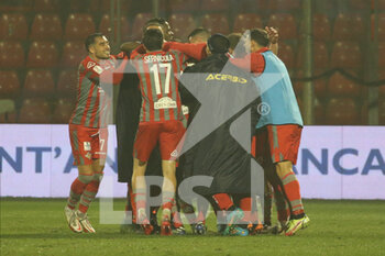 2022-02-15 - Diomande Yann Gondo of US CREMONESE celebrates after scoring a goal with his teammates during the Serie B match between US Cremonese and Parma Calcio at Giovanni Zini on February 15, 2022 in Cremona, Italy. - US CREMONESE VS PARMA CALCIO - ITALIAN SERIE B - SOCCER