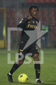 2022-02-15 - Woyo Coulibaly of PARMA CALCIO in action during the Serie B match between US Cremonese and Parma Calcio at Giovanni Zini on February 15, 2022 in Cremona, Italy. - US CREMONESE VS PARMA CALCIO - ITALIAN SERIE B - SOCCER
