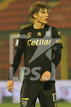 2022-02-15 - Adrian Benedyczak of PARMA CALCIO looks on during the Serie B match between US Cremonese and Parma Calcio at Giovanni Zini on February 15, 2022 in Cremona, Italy. - US CREMONESE VS PARMA CALCIO - ITALIAN SERIE B - SOCCER