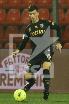 2022-02-15 - Enrico Delprato of PARMA CALCIO in action during the Serie B match between US Cremonese and Parma Calcio at Giovanni Zini on February 15, 2022 in Cremona, Italy. - US CREMONESE VS PARMA CALCIO - ITALIAN SERIE B - SOCCER