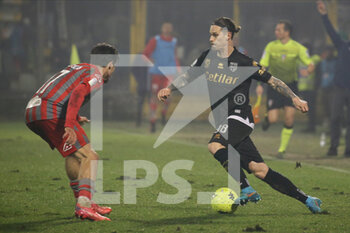 2022-02-15 - Dennis Man of PARMA CALCIO in action during the Serie B match between US Cremonese and Parma Calcio at Giovanni Zini on February 15, 2022 in Cremona, Italy. - US CREMONESE VS PARMA CALCIO - ITALIAN SERIE B - SOCCER