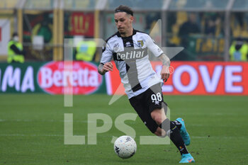 2022-02-19 - Dennis Man of PARMA CALCIO in action during the Serie B match between Parma Calcio and Ternana Calcio at Ennio Tardini on February 19, 2022 in Parma, Italy. - PARMA CALCIO VS TERNANA CALCIO - ITALIAN SERIE B - SOCCER