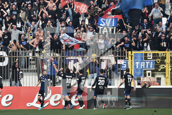 2022-02-19 - Payers of Pisa celebrate with their fans after goal of 1-1 - AC MONZA VS AC PISA - ITALIAN SERIE B - SOCCER
