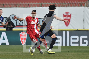 2022-02-19 - Dany Dany Mota Carvalho (Monza) in action hampered by Maxime Leverbe (Pisa) - AC MONZA VS AC PISA - ITALIAN SERIE B - SOCCER