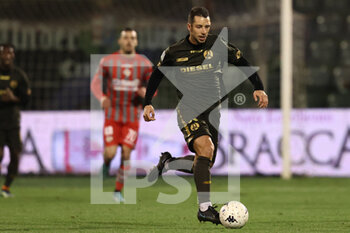 2022-02-22 - Michele Cavion (L.R. Vicenza 1902) in action - US CREMONESE VS LR VICENZA - ITALIAN SERIE B - SOCCER