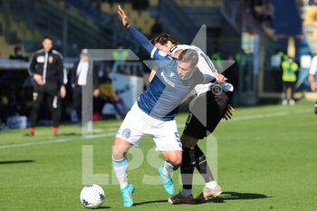 2022-02-26 - Franco Vazquez of PARMA CALCIO competes for the ball with Salvatore Esposito of SPAL during the Serie B match between Parma Calcio and Spal at Ennio Tardini on February 26, 2022 in Parma, Italy. - PARMA CALCIO VS SPAL - ITALIAN SERIE B - SOCCER