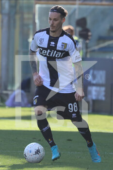 2022-02-26 - Dennis Man of PARMA CALCIO in action during the Serie B match between Parma Calcio and Spal at Ennio Tardini on February 26, 2022 in Parma, Italy. - PARMA CALCIO VS SPAL - ITALIAN SERIE B - SOCCER