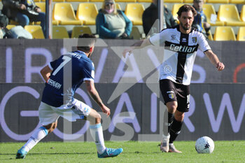2022-02-26 - Franco Vazquez of PARMA CALCIO competes for the ball with Giovanni Crociata of SPAL during the Serie B match between Parma Calcio and Spal at Ennio Tardini on February 26, 2022 in Parma, Italy. - PARMA CALCIO VS SPAL - ITALIAN SERIE B - SOCCER