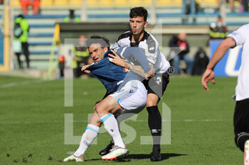 2022-02-26 - Enrico Delprato of PARMA CALCIO competes for the ball with Giuseppe Rossi of SPAL during the Serie B match between Parma Calcio and Spal at Ennio Tardini on February 26, 2022 in Parma, Italy. - PARMA CALCIO VS SPAL - ITALIAN SERIE B - SOCCER