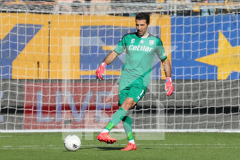 2022-02-26 - Gianluigi Buffon of PARMA CALCIO in action during the Serie B match between Parma Calcio and Spal at Ennio Tardini on February 26, 2022 in Parma, Italy. - PARMA CALCIO VS SPAL - ITALIAN SERIE B - SOCCER