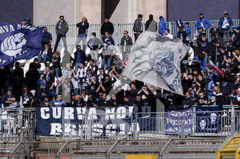 2022-02-26 - Brescia Calcio supporters clap their hands and wave flags - COMO 1907 VS BRESCIA CALCIO - ITALIAN SERIE B - SOCCER