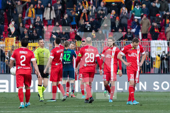2022-02-27 - Monza players react to losing the match at the end of the Serie B match between Monza and Lecce at U Power Stadium on February 27, 2022 in Monza, Italy. - AC MONZA VS US LECCE - ITALIAN SERIE B - SOCCER