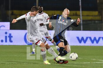 2022-03-02 - Ahmad Benali (Pisa) thwarted by Mirko  Maric (Crotone) - AC PISA VS FC CROTONE - ITALIAN SERIE B - SOCCER