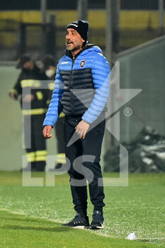 2022-03-02 - Head coach of Crotone Francesco Modesto - AC PISA VS FC CROTONE - ITALIAN SERIE B - SOCCER