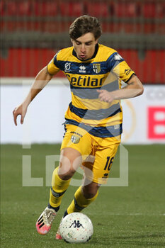 2022-03-02 - Adrian Bernabe’ of PARMA CALCIO in action during the Serie B match between AC Monza and Parma Calcio at U-Power Stadium on March 2, 2022 in Monza, Italy. - AC MONZA VS PARMA CALCIO - ITALIAN SERIE B - SOCCER