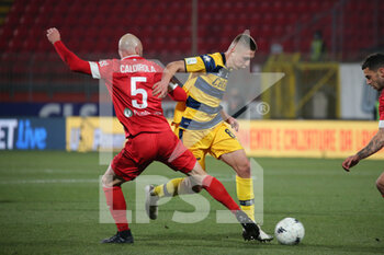 2022-03-02 - Luca Caldirola of AC MONZA competes for the ball with Dario Sits of PARMA CALCIO during the Serie B match between AC Monza and Parma Calcio at U-Power Stadium on March 2, 2022 in Monza, Italy. - AC MONZA VS PARMA CALCIO - ITALIAN SERIE B - SOCCER