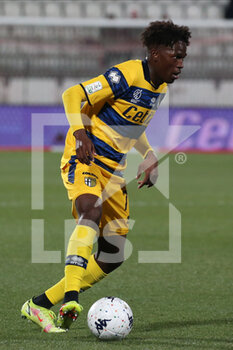 2022-03-02 - Felix Correia of PARMA CALCIO in action during the Serie B match between AC Monza and Parma Calcio at U-Power Stadium on March 2, 2022 in Monza, Italy. - AC MONZA VS PARMA CALCIO - ITALIAN SERIE B - SOCCER